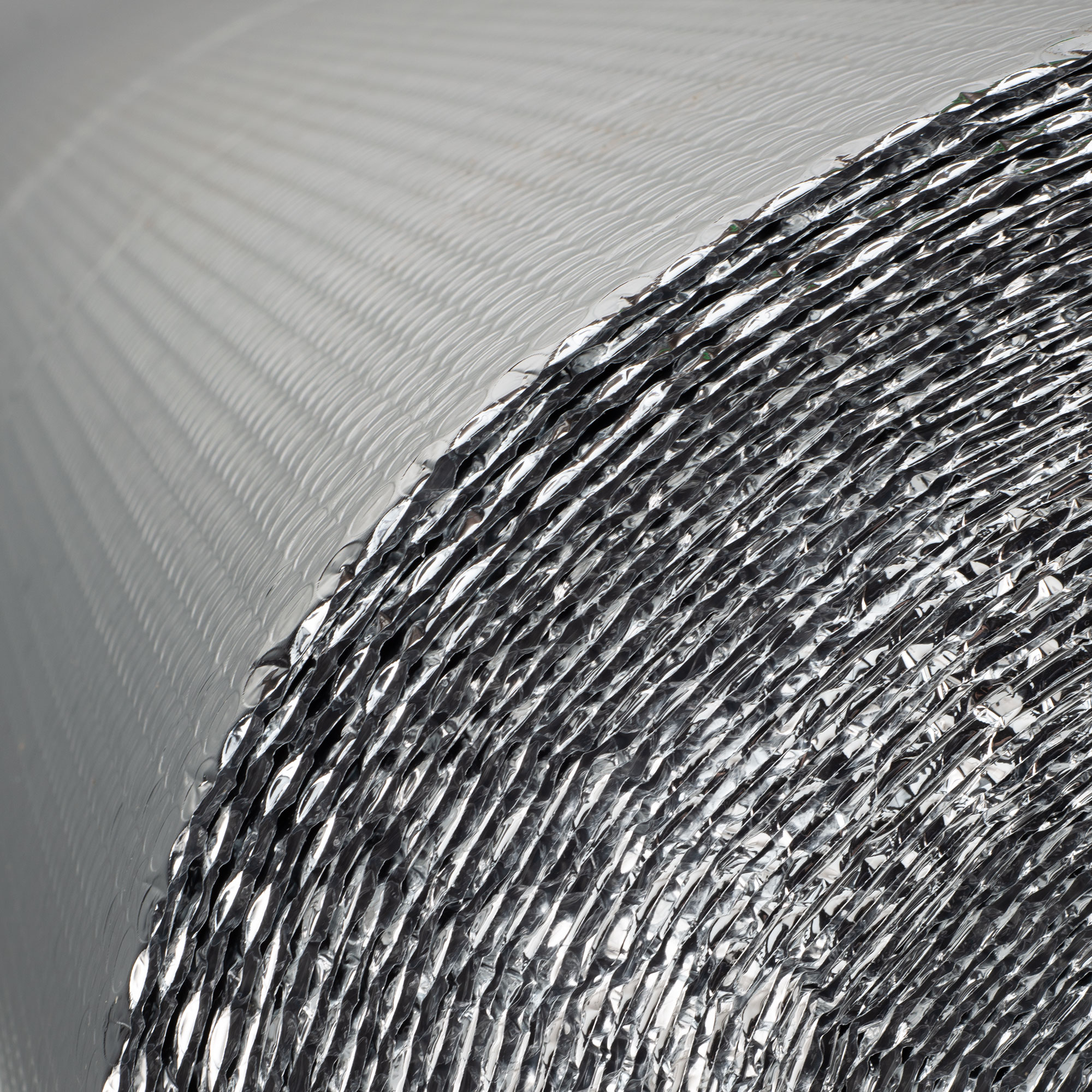 metallic-bubble-wrap-roll-detail